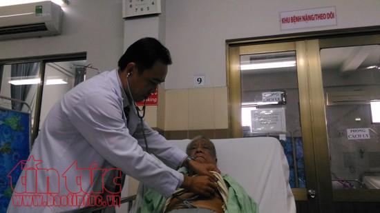 Bị ngưng tim do nhồi máu cơ tim, cụ ông may mắn được cứu sống ảnh 1